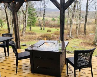 Country Living With A Lake View - Salisbury - Balcón