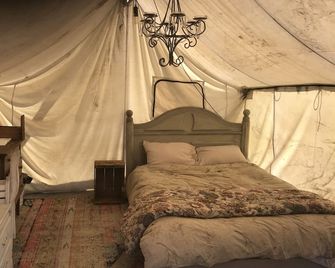 Evans Farm ~ Glamping Tent at the base of the mountains outside Joseph, Oregon. - Joseph - Habitación