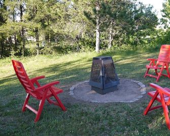 Auberge Restwell Motel - Berry Mills - Patio
