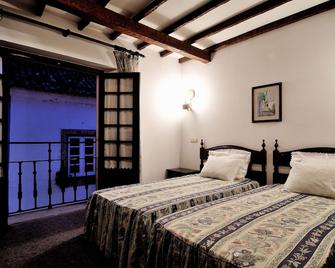 Hotel Rainha Santa Isabel - Óbidos - Yatak Odası