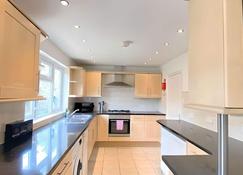 Airport Comfy Stay - West Drayton - Kitchen