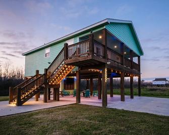 Anglers Paradise - Hackberry - Building