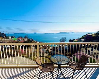 Entire log house for rent in Oshima District Su / Oshima-gun Yamaguchi - Suo-Oshima - Balcony