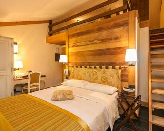 Hotel Lo Scoiattolo - Courmayeur - Bedroom