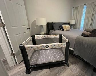 King Bed | Crystal Lake | Mchenry | Cary | Cozy - Cary