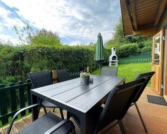 Der Fuchsbau - 3 separate Blockhäuser - ruhige Lage - 50m bis zum Wald - eingezäunter Garten - Bad Sachsa - Patio