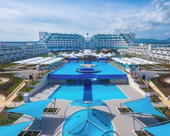 Limak Cyprus Deluxe Hotel - Vokolida - Pool