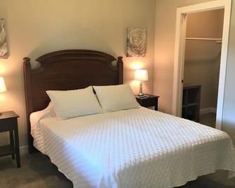The Cliff House A in McMinnville, Oregon's Wine Country - McMinnville - Bedroom