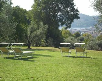 B&B Renzano - Salò - Innenhof