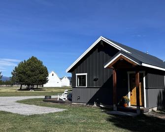 Crater Lake Cattle Co. Ranch Cabin short Drive To Crater Lake built In 2023 - Fort Klamath - Edificio