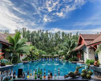 L'esprit de Naiyang Beach Resort (SHA Plus+) - Sakhu - Piscina