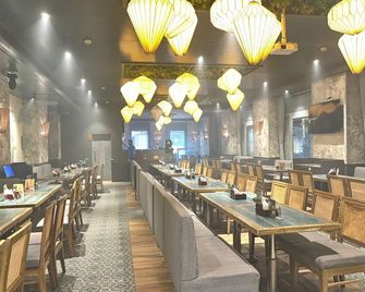 Fisco The Hub Link - Bombay - Restaurante