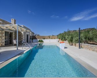 Villa in Melidoni with Private Pool Garden - Melidoni - Pool
