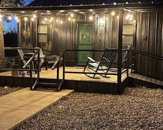 Country Chic Retreat - Matador - Patio