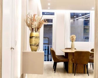 Urban Essences by Lugo Collection - Lugo - Dining room