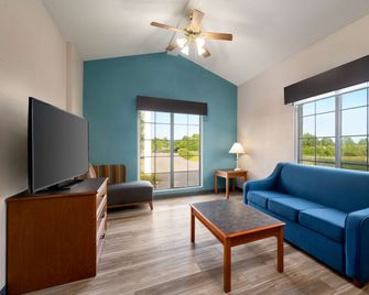 La Quinta Inn by Wyndham Columbus I-70E/Reynoldsburg - Reynoldsburg - Huiskamer