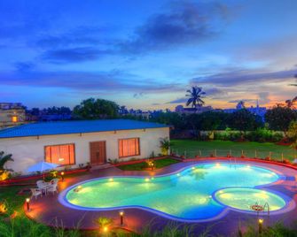 Chanakya Bnr Hotel - Puri - Bể bơi