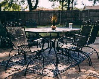 Dunes Escape - Minutes from Indiana Dunes National Park - Gary - Patio