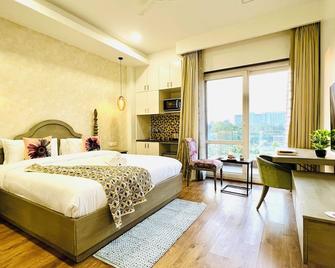 Bluo Luxury Stay - Medicity - Balcony, Tub, Gym Tt - Gurugram - Bedroom