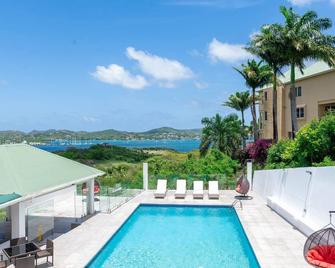 Charming 3-bedroom condo with Wi Fi and AC in Falmouth Harbour. - Jolly Harbour - Pool