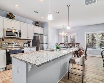 Charming 3-bedroom townhome with WiFi, AC in lovely Lawrenceville - Lawrenceville - Phòng bếp