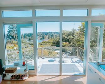 Betty's Blue - A Room with a View - Vashon - Balcón