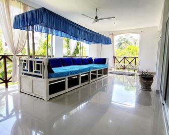 Green Malindi Apartments by RevSerene - Malindi - Living room