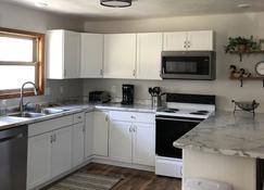 Lakeview Cabin- minutes from beach! - Crofton - Cozinha