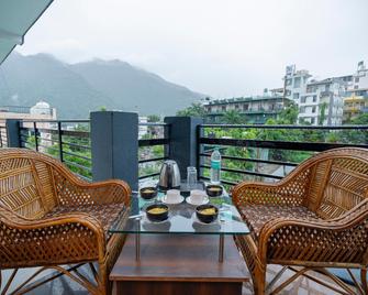 Orchid Hotel And Hostel Rishikesh - Rishikesh - Balkon