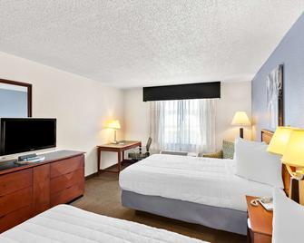 Best Western Huntington Mall Inn - Barboursville - Bedroom