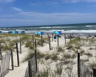 Peaceful, Gated community with Indoor & Outdoor Pools.Walk to beach, dining &fun - Emerald Isle - Beach