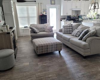 Perfect private lakeside getaway!! - Childersburg