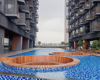 Best Deal and Homey 1BR Apartment Carstensz Residence By Travelio - Tangerang City - Pool