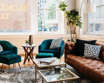 Tailor Loft Urban Apt. in the Heart of Knoxville - Knoxville - Living room