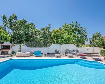 Stunning home in Lechaio Corinthias - Lechaio - Piscina