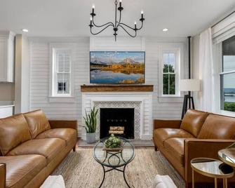 Sunset Stay at 608 Su - Wormleysburg - Living room