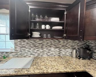 Blissfully Large 3 bedroom 3 king beds newark airport - Newark - Cocina