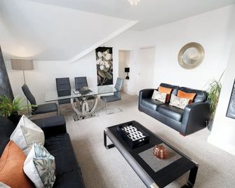 The Old School House - Lytham St. Annes - Living room