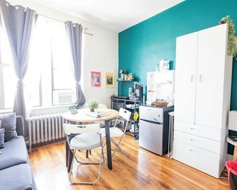 Boho Suite By Delicate Stays Room Only 25 Min To Times Square Near Citi Field, Us Open Shared Bathroom Cat In Unit - Queens - Sala de jantar