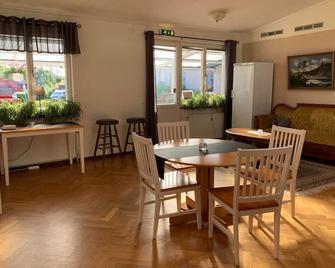 Brålanda Hotell och Vandrarhem - Brålanda - Comedor