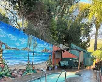 Oakridge Inn - Oak View - Piscina