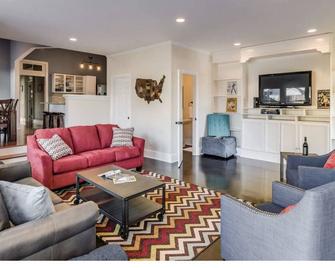 Big Blue - Nashville's Premiere Home For Groups - Nashville - Living room