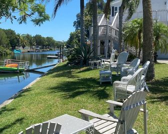 Water front house on canals to Gulf of Mexico - Hudson - Patio