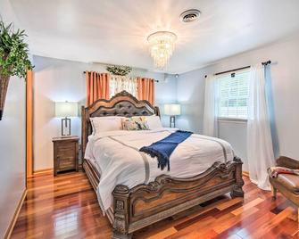 Spacious Palmyra Home w/ Fire Pit & Deck! - Palmyra - Bedroom