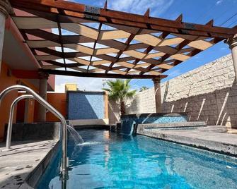 كوبر كانيون بوتيك هوتل - تشيهواهوا - حوض السباحة