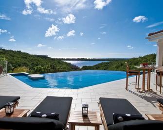 Sea Vous Play - Terres-Basses - Piscina