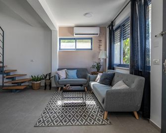 Port City Haifa - Bat Galim Oceanfront Luxury - Mamad - Haifa - Living room