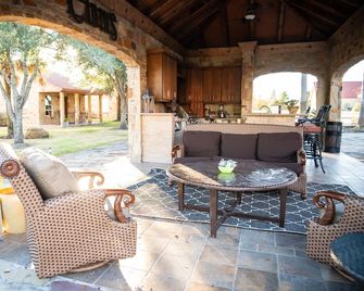 Cowboy corral at Rockin' star ranch - Brenham - Patio