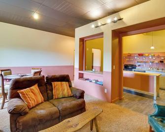 Cozy Ridgway Vacation Rental Hike, Ski and Explore! - Ridgway - Sala de estar