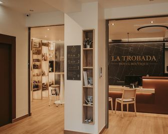 La Trobada Hotel Boutique - Ripoll - Front desk